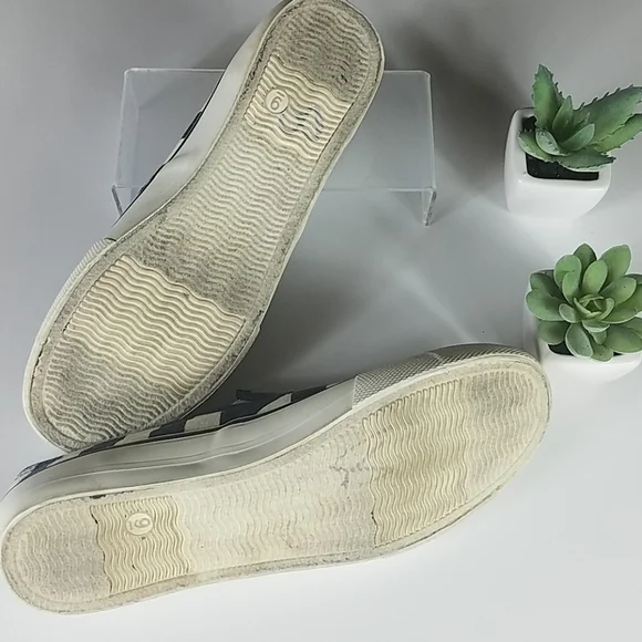 Mossimo, Navy and white casual shoes, size 9 - Picture 4 of 4